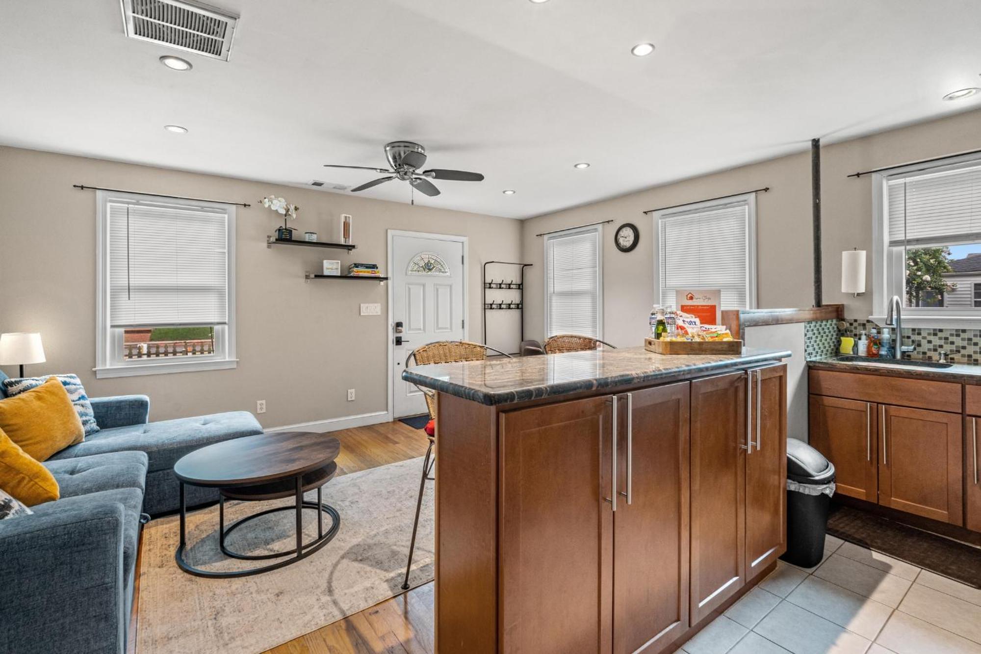 Holiday home 2 Bed Townhouse: Minutes From Dca-national Airport *